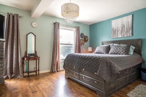 6 Peter Street, Hamilton, ON - Indoor Photo Showing Bedroom