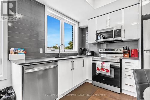 311 - 6065 Mcleod Road, Niagara Falls, ON - Indoor Photo Showing Kitchen