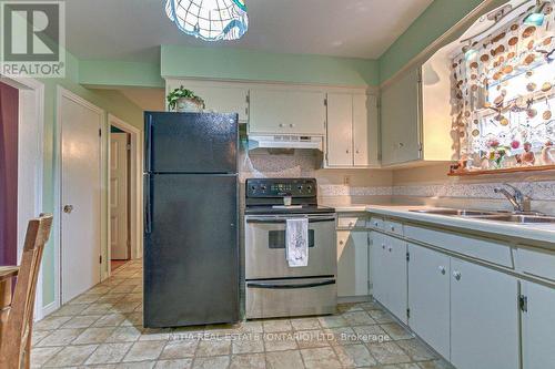 7 Oregon Road, London, ON - Indoor Photo Showing Kitchen With Double Sink