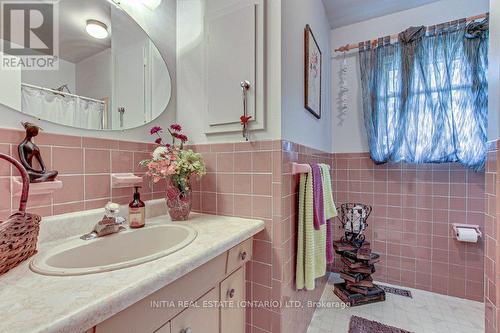 7 Oregon Road, London, ON - Indoor Photo Showing Bathroom