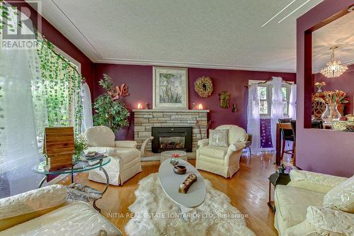 7 Oregon Road, London, ON - Indoor Photo Showing Living Room With Fireplace