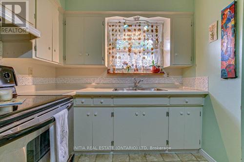 7 Oregon Road, London, ON - Indoor Photo Showing Kitchen With Double Sink