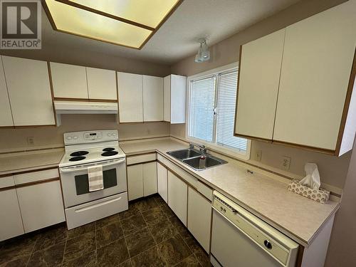 4405 Crystal Drive, Vernon, BC - Indoor Photo Showing Kitchen With Double Sink