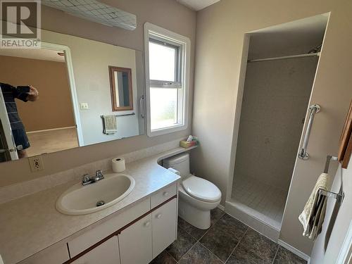 4405 Crystal Drive, Vernon, BC - Indoor Photo Showing Bathroom