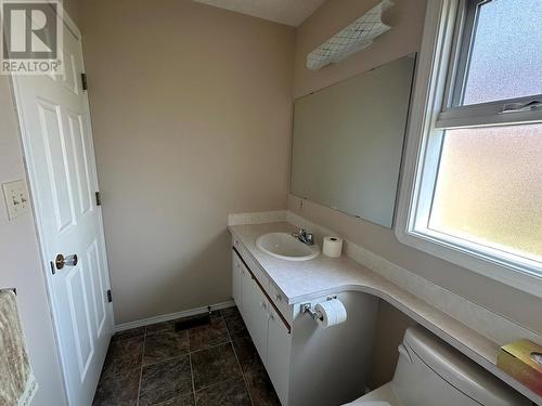 4405 Crystal Drive, Vernon, BC - Indoor Photo Showing Bathroom