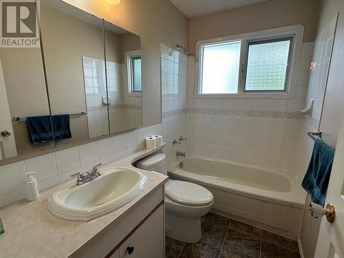 4405 Crystal Drive, Vernon, BC - Indoor Photo Showing Bathroom