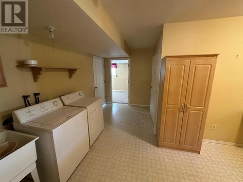 4405 Crystal Drive, Vernon, BC - Indoor Photo Showing Laundry Room