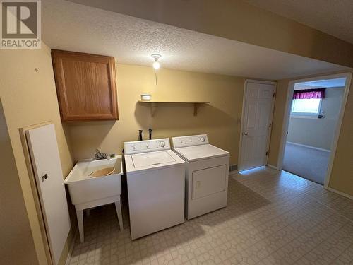 4405 Crystal Drive, Vernon, BC - Indoor Photo Showing Laundry Room