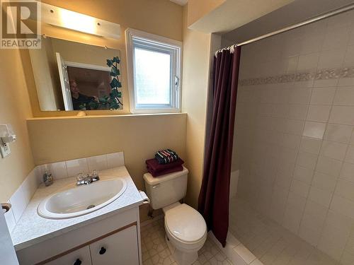 4405 Crystal Drive, Vernon, BC - Indoor Photo Showing Bathroom