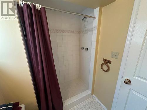 4405 Crystal Drive, Vernon, BC - Indoor Photo Showing Bathroom