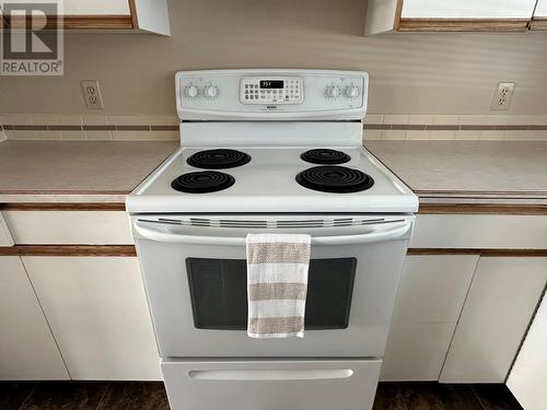 4405 Crystal Drive, Vernon, BC - Indoor Photo Showing Kitchen