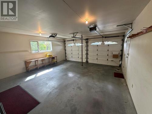 4405 Crystal Drive, Vernon, BC - Indoor Photo Showing Garage