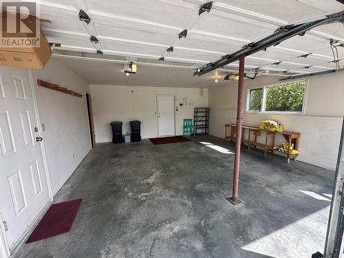 4405 Crystal Drive, Vernon, BC - Indoor Photo Showing Garage