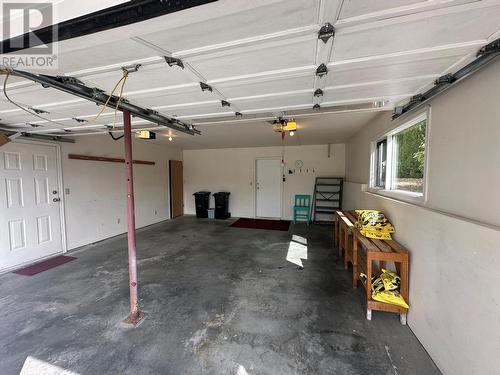 4405 Crystal Drive, Vernon, BC - Indoor Photo Showing Garage