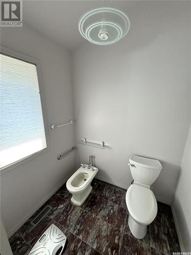 2712 Cameron Street, Regina, SK - Indoor Photo Showing Bathroom