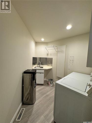 2712 Cameron Street, Regina, SK - Indoor Photo Showing Laundry Room