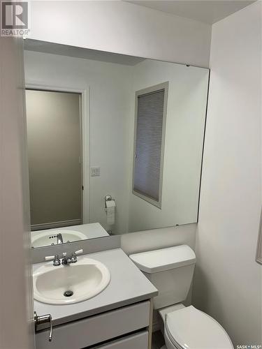 2712 Cameron Street, Regina, SK - Indoor Photo Showing Bathroom