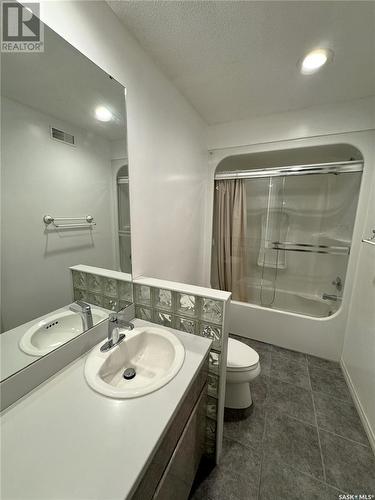 2712 Cameron Street, Regina, SK - Indoor Photo Showing Bathroom