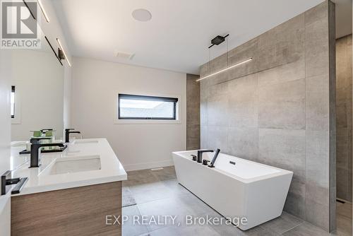 44 Sparkys Way, Southwold (Talbotville), ON - Indoor Photo Showing Bathroom