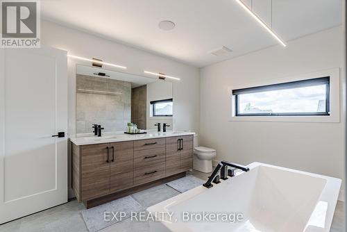 44 Sparkys Way, Southwold (Talbotville), ON - Indoor Photo Showing Bathroom