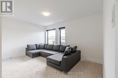 44 Sparkys Way, Southwold (Talbotville), ON - Indoor Photo Showing Living Room