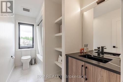 44 Sparkys Way, Southwold (Talbotville), ON - Indoor Photo Showing Bathroom