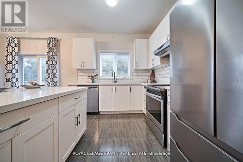 1202 Peelar Crescent, Innisfil (Lefroy), ON - Indoor Photo Showing Kitchen With Upgraded Kitchen