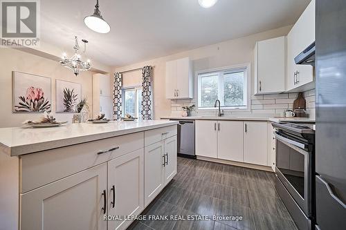 1202 Peelar Crescent, Innisfil (Lefroy), ON - Indoor Photo Showing Kitchen With Upgraded Kitchen