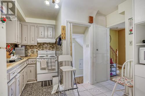 26 Ashwick Drive, Toronto (Clairlea-Birchmount), ON - Indoor Photo Showing Kitchen