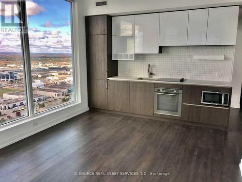 3509 - 898 Portage Parkway, Vaughan, ON - Indoor Photo Showing Kitchen