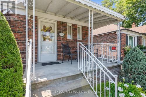 90 Spears Street, Toronto (Rockcliffe-Smythe), ON - Outdoor