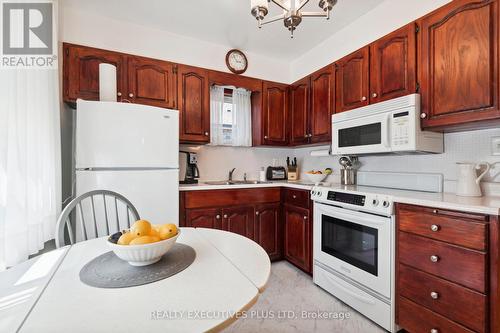 90 Spears Street, Toronto (Rockcliffe-Smythe), ON - Indoor Photo Showing Kitchen With Double Sink