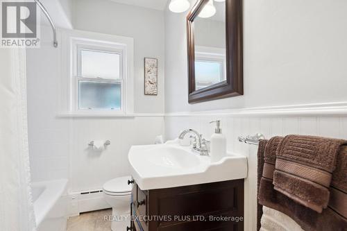 90 Spears Street, Toronto (Rockcliffe-Smythe), ON - Indoor Photo Showing Bathroom