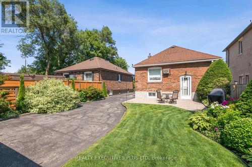 90 Spears Street, Toronto (Rockcliffe-Smythe), ON - Outdoor