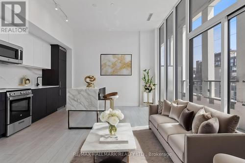 209 - 500 Dupont Street, Toronto (Annex), ON - Indoor Photo Showing Living Room