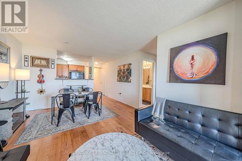 802 - 710 Humberwood Boulevard, Toronto (West Humber-Clairville), ON - Indoor Photo Showing Living Room