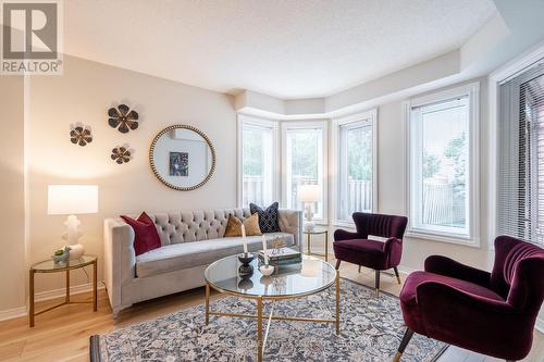 5875 Mersey Street, Mississauga (East Credit), ON - Indoor Photo Showing Living Room