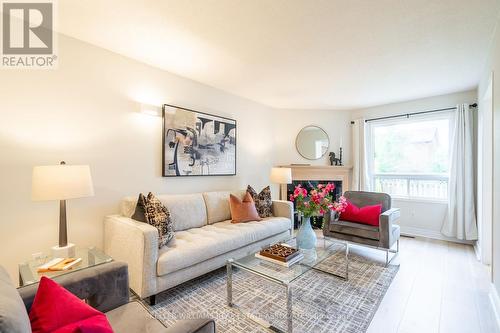 5875 Mersey Street, Mississauga (East Credit), ON - Indoor Photo Showing Living Room