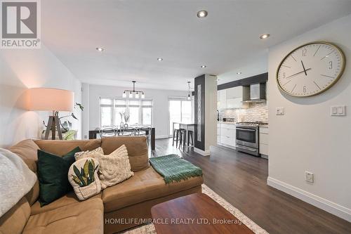 3943 Nightshade Lane, Mississauga (Lisgar), ON - Indoor Photo Showing Living Room