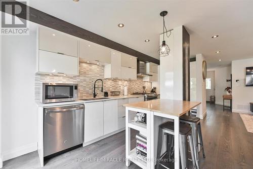 3943 Nightshade Lane, Mississauga, ON - Indoor Photo Showing Kitchen With Upgraded Kitchen