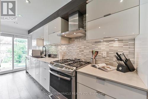 3943 Nightshade Lane, Mississauga, ON - Indoor Photo Showing Kitchen With Upgraded Kitchen