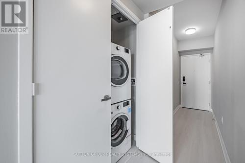 1407 - 3900 Confederation Parkway, Mississauga, ON - Indoor Photo Showing Laundry Room