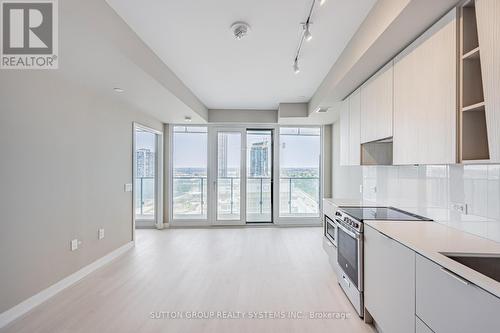 1407 - 3900 Confederation Parkway, Mississauga, ON - Indoor Photo Showing Kitchen