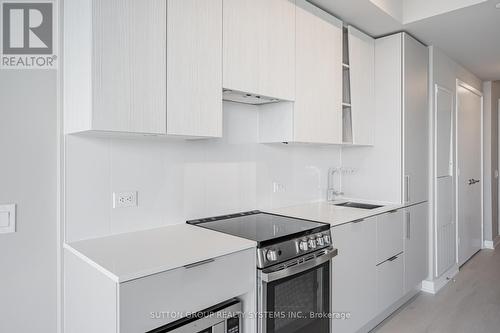 1407 - 3900 Confederation Parkway, Mississauga, ON - Indoor Photo Showing Kitchen