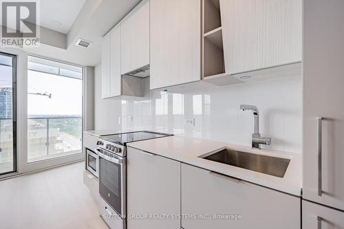 1407 - 3900 Confederation Parkway, Mississauga, ON - Indoor Photo Showing Kitchen