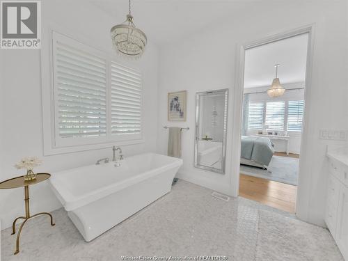 300 Crystal Bay Drive, Amherstburg, ON - Indoor Photo Showing Bathroom