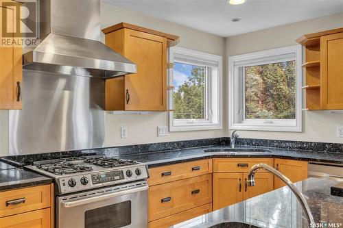 422 Beechmont Place, Saskatoon, SK - Indoor Photo Showing Kitchen