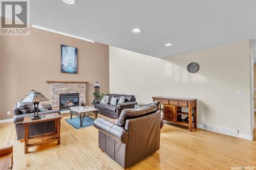 422 Beechmont Place, Saskatoon, SK - Indoor Photo Showing Living Room With Fireplace