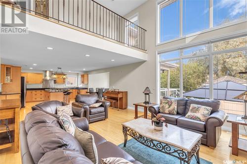 422 Beechmont Place, Saskatoon, SK - Indoor Photo Showing Living Room