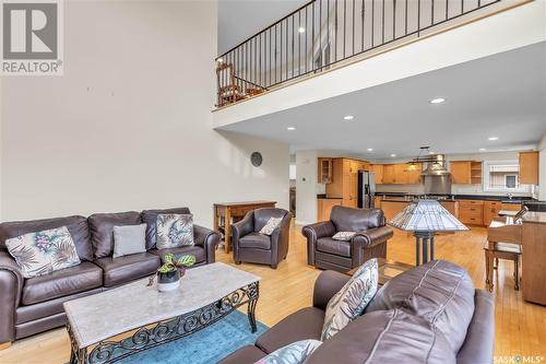 422 Beechmont Place, Saskatoon, SK - Indoor Photo Showing Living Room